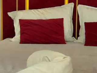ChloeSins's Live Sex Cam Show