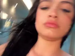NiaMillerX's Live Sex Cam Show