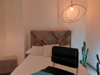 IrinaBossa's Live Sex Cam Show