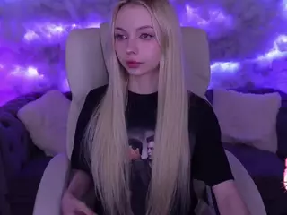 EviStar's Live Sex Cam Show