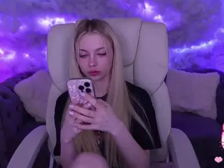 EviStar's Live Sex Cam Show