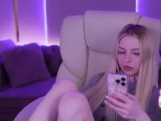 EviStar's Live Sex Cam Show