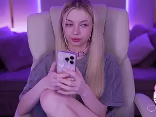 EviStar's Live Sex Cam Show