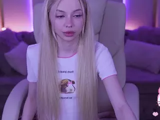 EviStar's Live Sex Cam Show