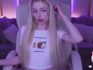 EviStar's Live Sex Cam Show