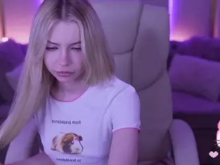 EviStar's Live Sex Cam Show