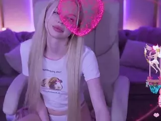 EviStar's Live Sex Cam Show