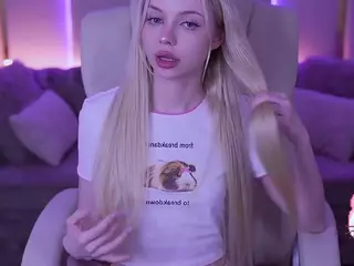 EviStar's Live Sex Cam Show
