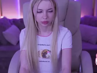 EviStar's Live Sex Cam Show