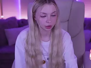 EviStar's Live Sex Cam Show