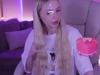 EviStar's Live Sex Cam Show