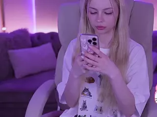 EviStar's Live Sex Cam Show