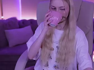 EviStar's Live Sex Cam Show