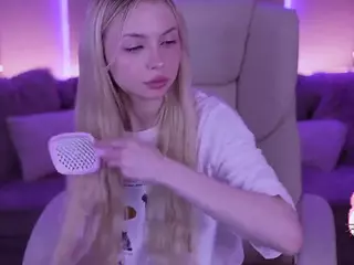 EviStar's Live Sex Cam Show