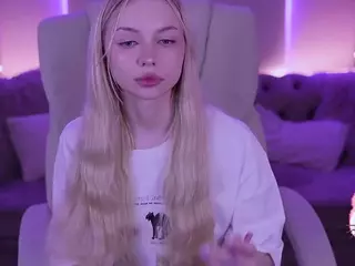 EviStar's Live Sex Cam Show