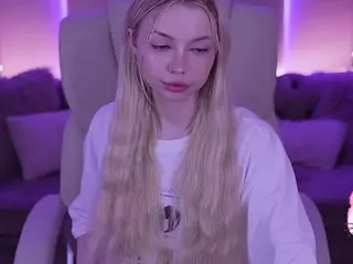 EviStar's Live Sex Cam Show