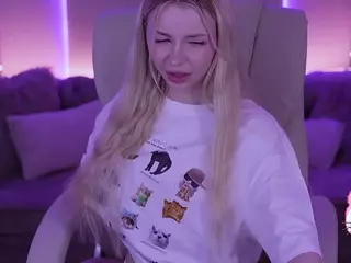 EviStar's Live Sex Cam Show