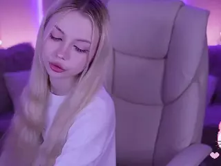 EviStar's Live Sex Cam Show