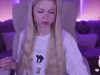 EviStar's Live Sex Cam Show
