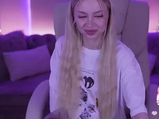 EviStar's Live Sex Cam Show