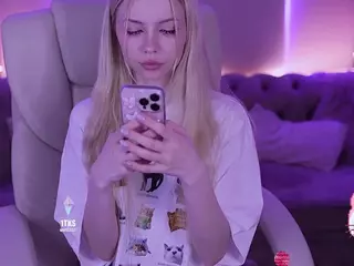EviStar's Live Sex Cam Show