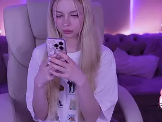 EviStar's Live Sex Cam Show