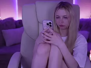 EviStar's Live Sex Cam Show