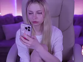 EviStar's Live Sex Cam Show
