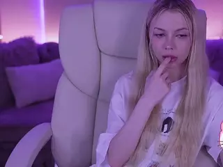 EviStar's Live Sex Cam Show