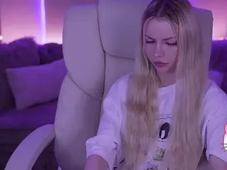 EviStar's Live Sex Cam Show
