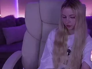 EviStar's Live Sex Cam Show