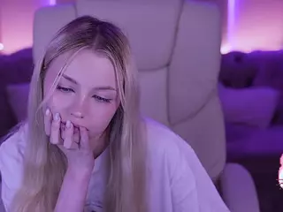 EviStar's Live Sex Cam Show