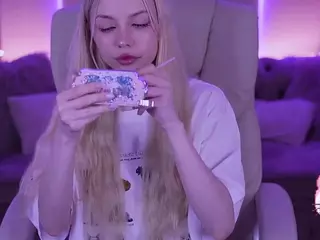 EviStar's Live Sex Cam Show