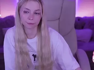 EviStar's Live Sex Cam Show
