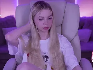 EviStar's Live Sex Cam Show