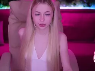 EviStar's Live Sex Cam Show