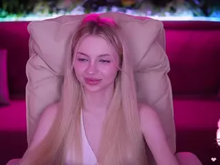 EviStar's Live Sex Cam Show
