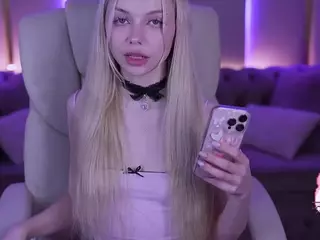 EviStar's Live Sex Cam Show