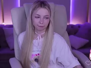 EviStar's Live Sex Cam Show