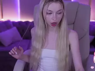 EviStar's Live Sex Cam Show