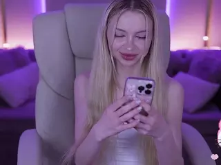 EviStar's Live Sex Cam Show
