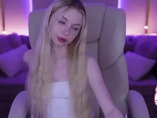 EviStar's Live Sex Cam Show