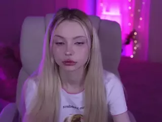 EviStar's Live Sex Cam Show