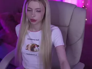 EviStar's Live Sex Cam Show