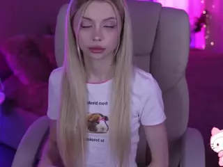 EviStar's Live Sex Cam Show