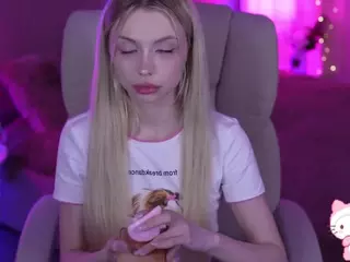 EviStar's Live Sex Cam Show