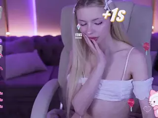 EviStar's Live Sex Cam Show