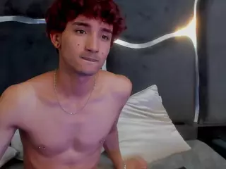 LaurynAndNarem's Live Sex Cam Show