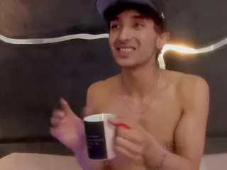 LaurynAndNarem's Live Sex Cam Show
