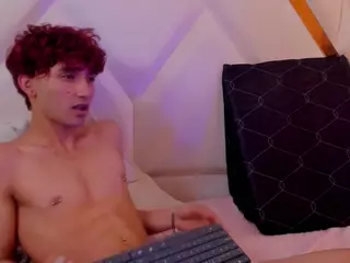 LaurynAndNarem's Live Sex Cam Show